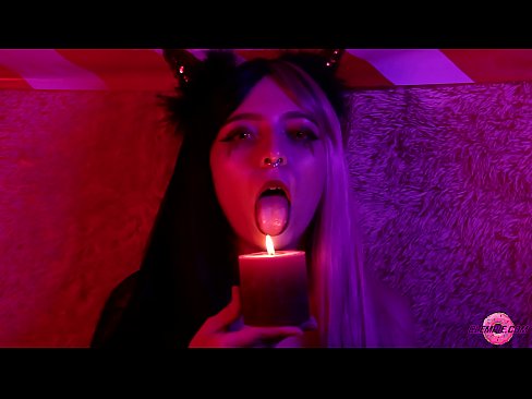 ❤️ Μια παθιασμένη πίπα από ένα σέξι Succubus με ένα σπέρμα στο στόμα της. ️ Πορνό βίντεο ❤